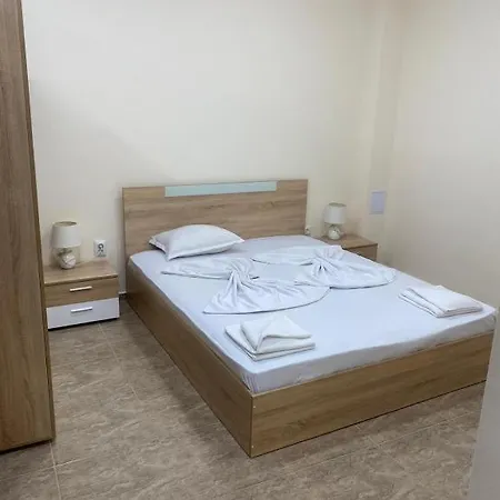 Goldenseaview Apartment *