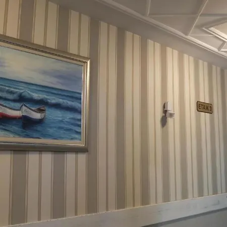 Goldenseaview Apartment *