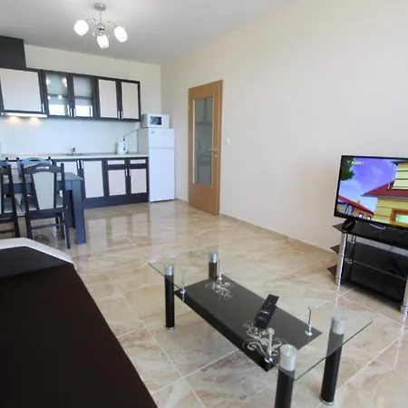 Goldenseaview Apartment *