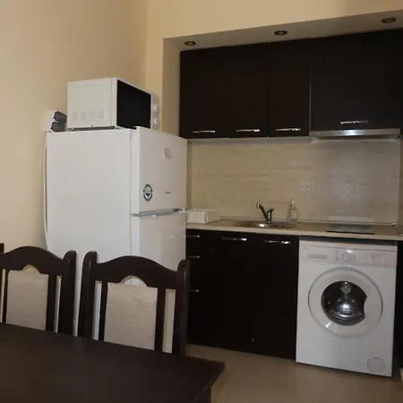 Goldenseaview Apartment *
